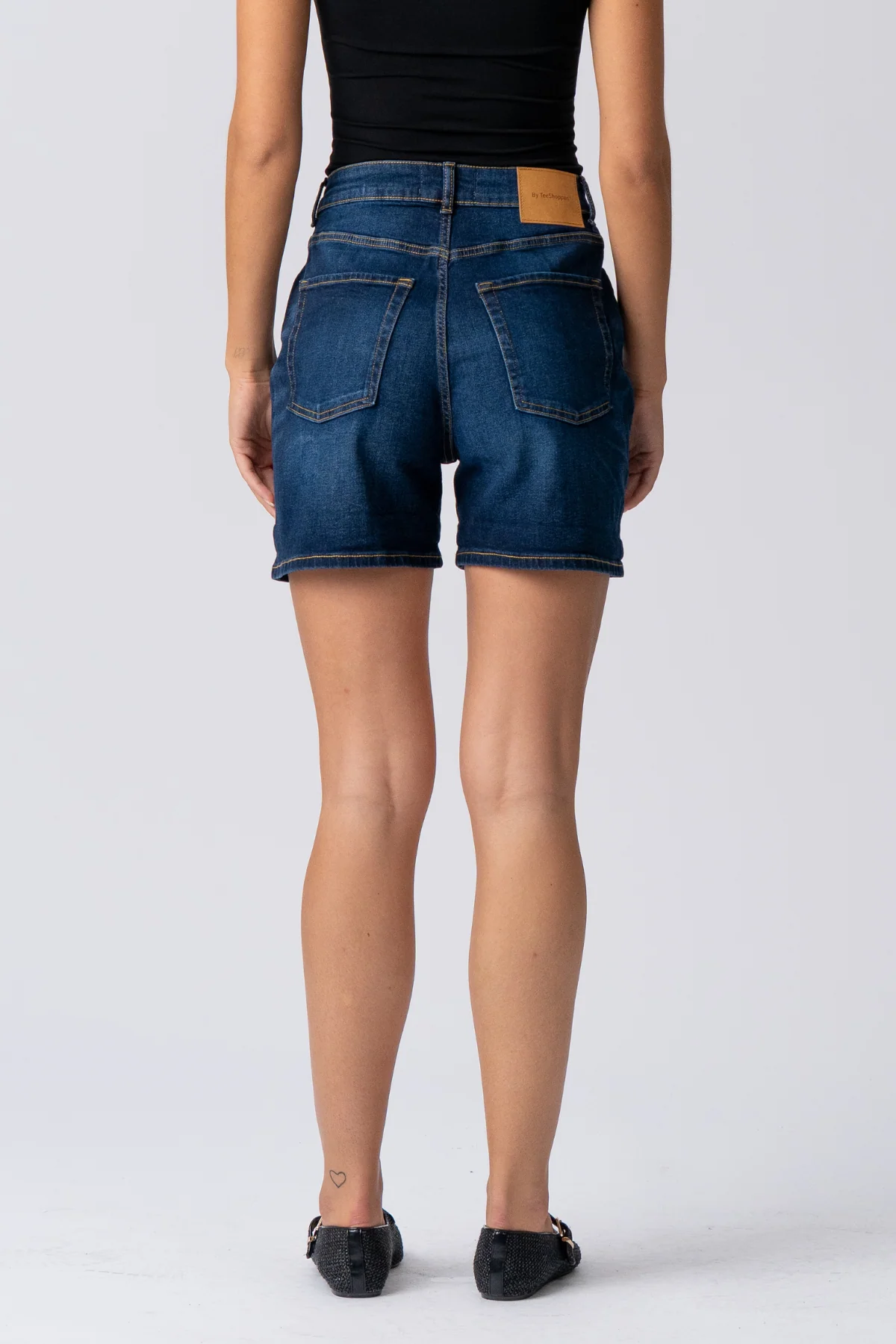 The Original Performance Denim Shorts - Dunkelblauer Denim - Image 6