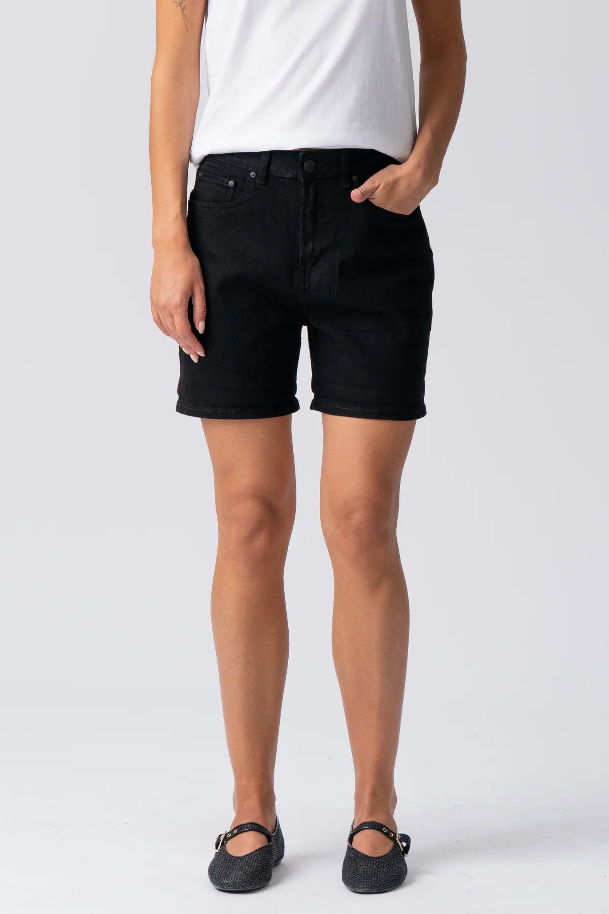 The Original Performance Denim Shorts - Schwarzer Denim - Image 5