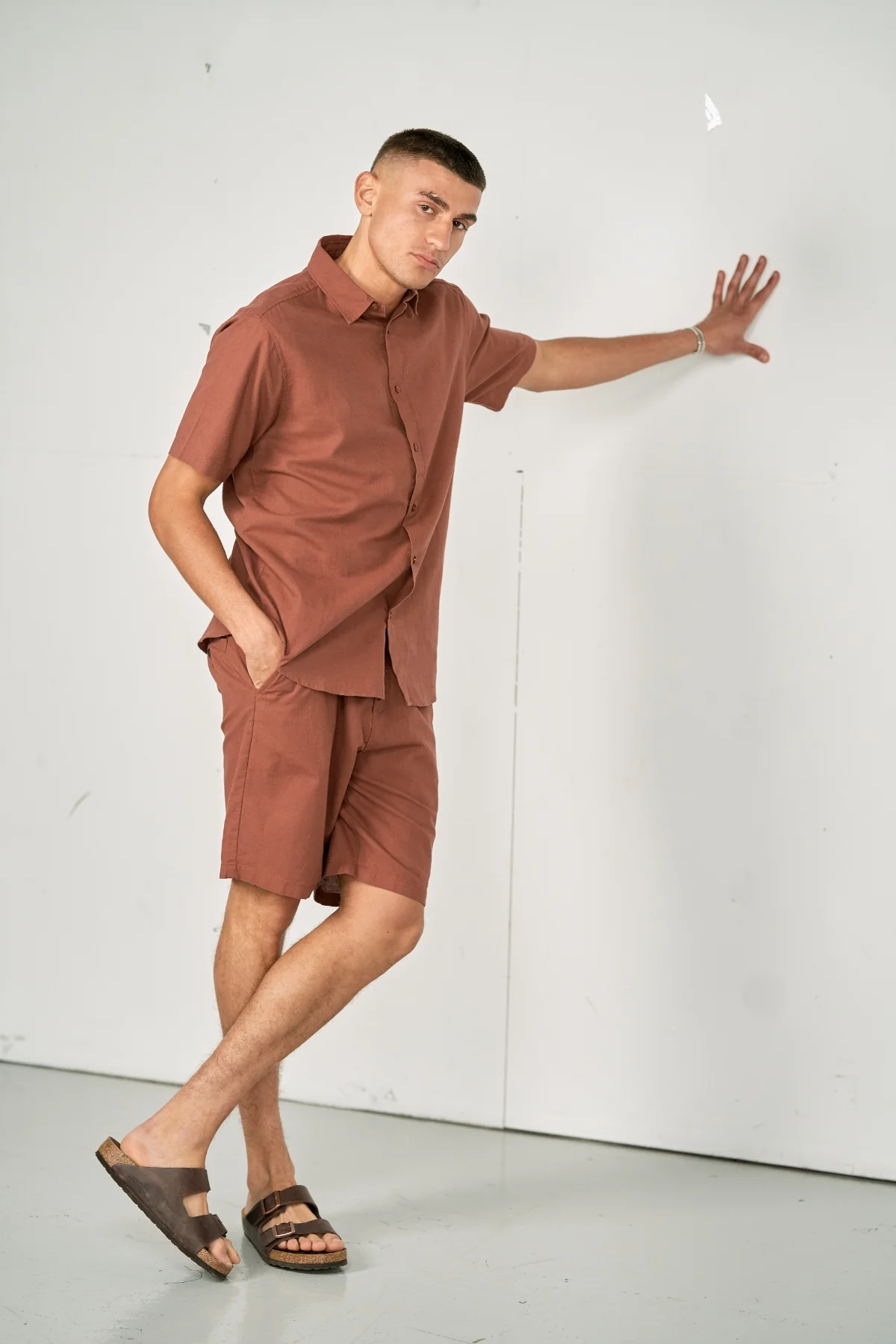 Wäsche mit kurzärärmernem Hemd + Leinen Shorts - Terrakotta (Paketangebot) - Image 3